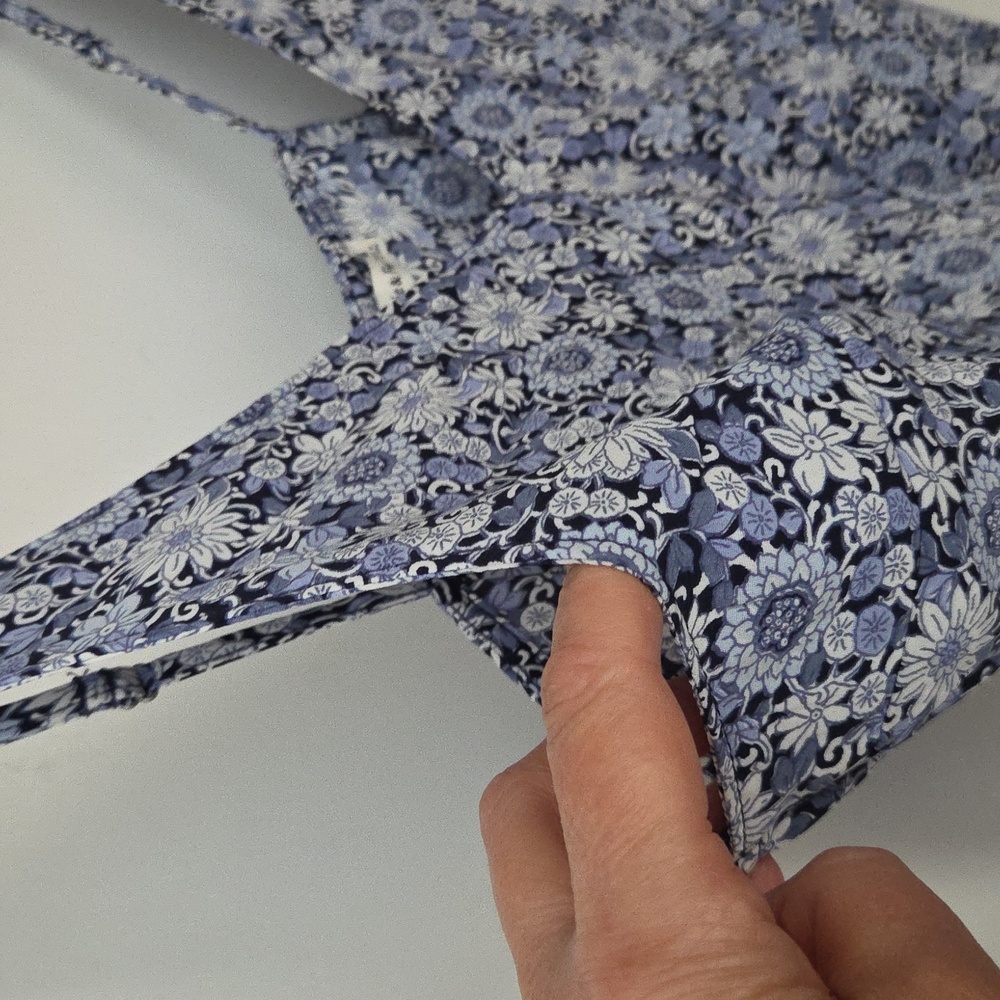 Abercrombie & Fitch Blue Floral V-Neck Cami Tank Top Sleeveless Summer Boho Sz.M - Picture 10 of 12